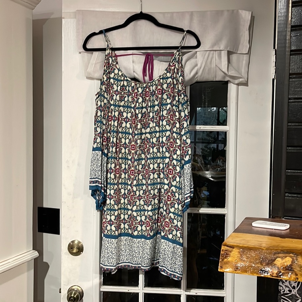 Um gee open shoulder, spaghetti strap boho mini dress!